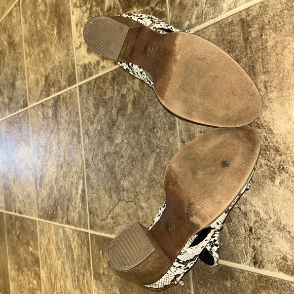 🐍Mata Women’s Size 6/6.5 Snakeskin, Block Heeled, Ankle Boots🐍 - Picture 6 of 6